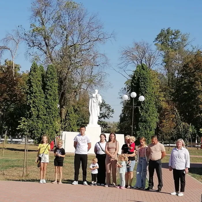 photo_5416020345590242528_y