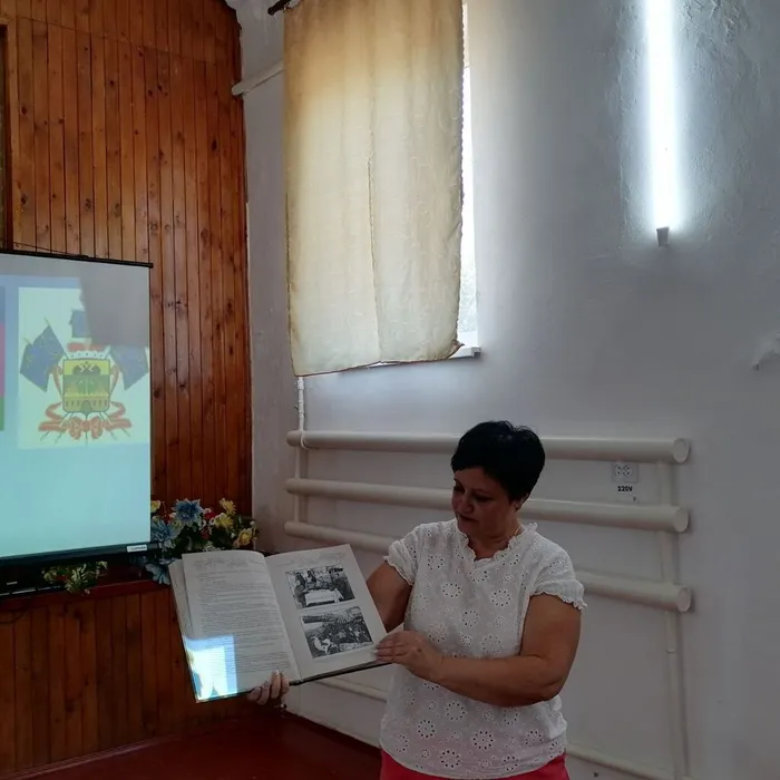 photo_5409228958618218212_y