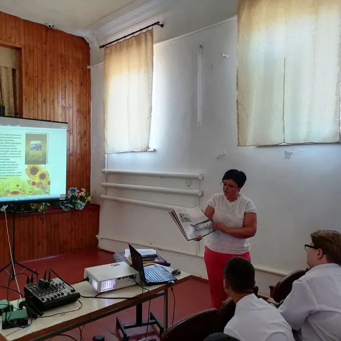 photo_5409228958618218209_y